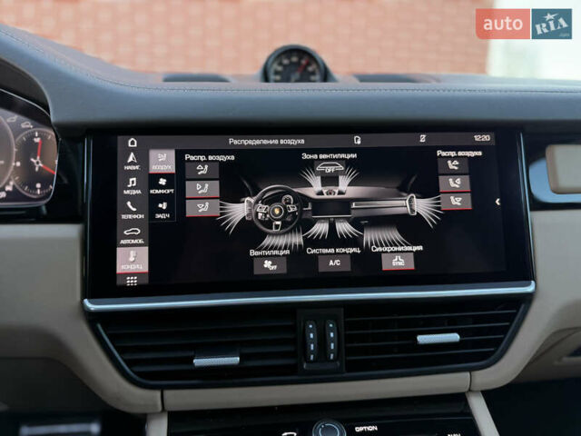 Серый Порше Cayenne Coupe, объемом двигателя 4 л и пробегом 34 тыс. км за 99900 $, фото 58 на Automoto.ua