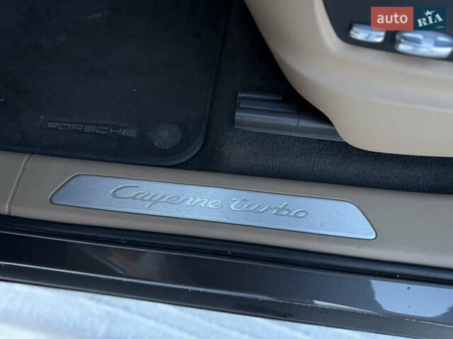Серый Порше Cayenne Coupe, объемом двигателя 4 л и пробегом 34 тыс. км за 99900 $, фото 33 на Automoto.ua