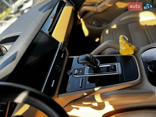 Серый Порше Cayenne Coupe, объемом двигателя 3 л и пробегом 102 тыс. км за 98000 $, фото 12 на Automoto.ua