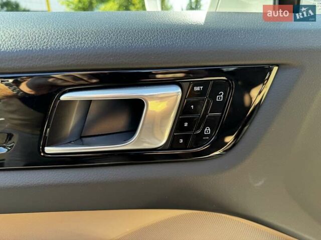 Серый Порше Cayenne Coupe, объемом двигателя 3 л и пробегом 102 тыс. км за 98000 $, фото 13 на Automoto.ua
