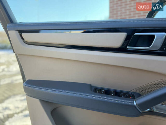 Серый Порше Cayenne Coupe, объемом двигателя 4 л и пробегом 34 тыс. км за 99900 $, фото 31 на Automoto.ua