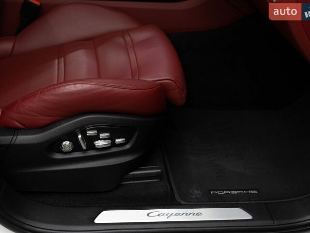 Серый Порше Cayenne Coupe, объемом двигателя 3 л и пробегом 56 тыс. км за 91000 $, фото 31 на Automoto.ua