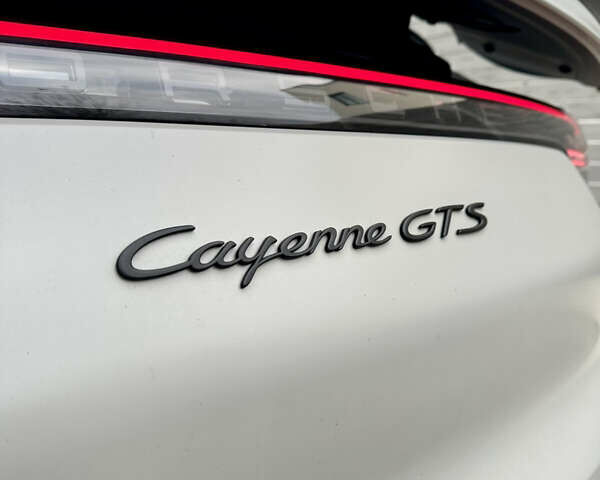 Серый Порше Cayenne Coupe, объемом двигателя 4 л и пробегом 14 тыс. км за 120000 $, фото 7 на Automoto.ua