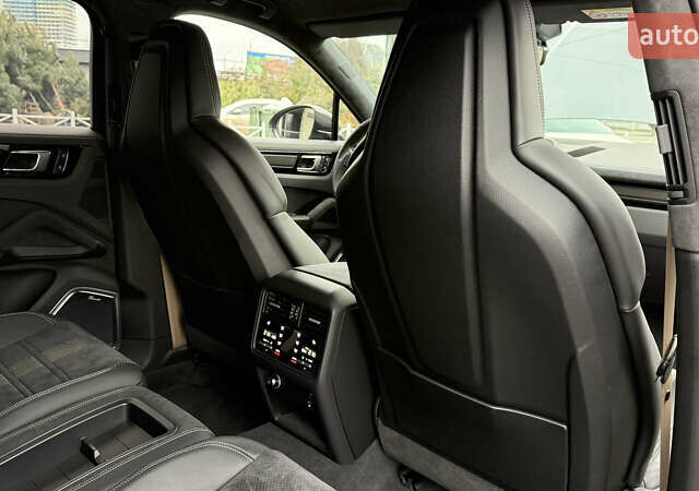 Серый Порше Cayenne Coupe, объемом двигателя 4 л и пробегом 5 тыс. км за 205000 $, фото 39 на Automoto.ua