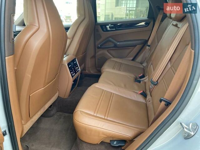 Серый Порше Cayenne Coupe, объемом двигателя 3 л и пробегом 33 тыс. км за 101384 $, фото 36 на Automoto.ua