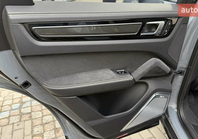 Серый Порше Cayenne Coupe, объемом двигателя 4 л и пробегом 5 тыс. км за 205000 $, фото 40 на Automoto.ua