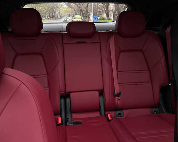 Сірий Порше Cayenne Coupe, об'ємом двигуна 3 л та пробігом 68 тис. км за 82000 $, фото 5 на Automoto.ua