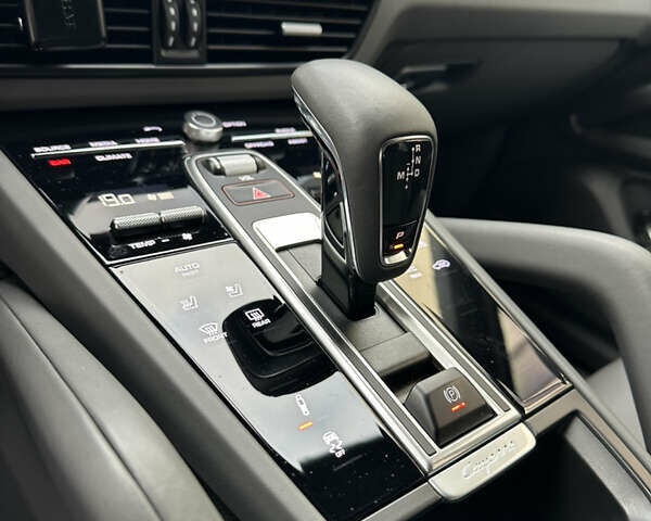 Серый Порше Cayenne Coupe, объемом двигателя 4 л и пробегом 14 тыс. км за 120000 $, фото 17 на Automoto.ua