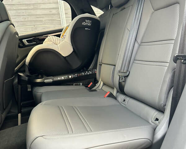 Серый Порше Cayenne Coupe, объемом двигателя 4 л и пробегом 14 тыс. км за 120000 $, фото 20 на Automoto.ua