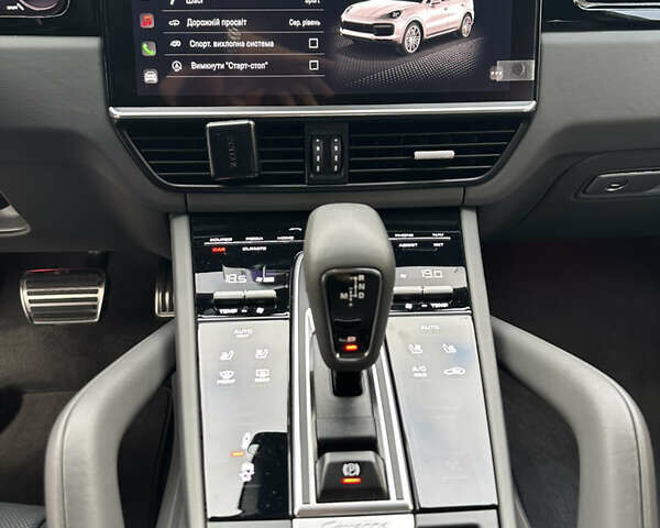 Серый Порше Cayenne Coupe, объемом двигателя 4 л и пробегом 14 тыс. км за 120000 $, фото 16 на Automoto.ua