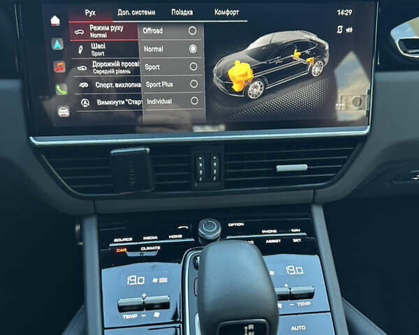 Серый Порше Cayenne Coupe, объемом двигателя 4 л и пробегом 14 тыс. км за 120000 $, фото 31 на Automoto.ua