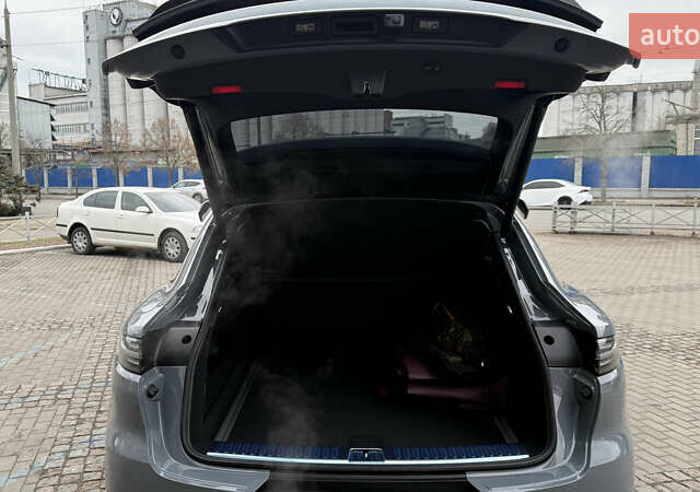 Серый Порше Cayenne Coupe, объемом двигателя 4 л и пробегом 5 тыс. км за 205000 $, фото 31 на Automoto.ua