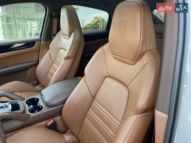 Серый Порше Cayenne Coupe, объемом двигателя 3 л и пробегом 33 тыс. км за 101384 $, фото 31 на Automoto.ua