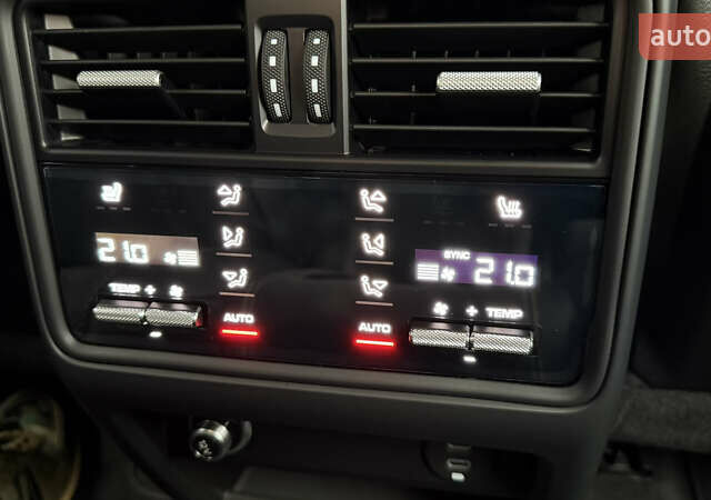 Серый Порше Cayenne Coupe, объемом двигателя 4 л и пробегом 5 тыс. км за 205000 $, фото 52 на Automoto.ua