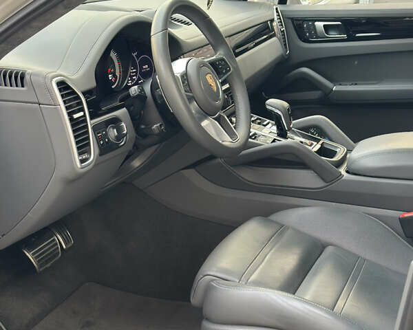 Серый Порше Cayenne Coupe, объемом двигателя 4 л и пробегом 14 тыс. км за 120000 $, фото 10 на Automoto.ua