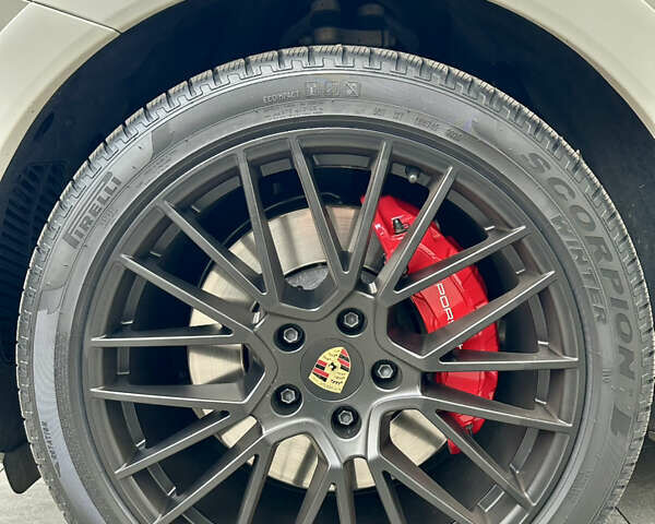 Серый Порше Cayenne Coupe, объемом двигателя 4 л и пробегом 14 тыс. км за 120000 $, фото 39 на Automoto.ua