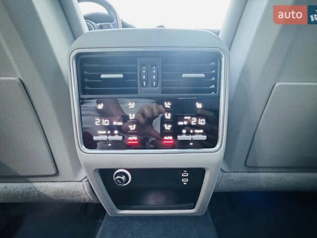 Сірий Порше Cayenne Coupe, об'ємом двигуна 4 л та пробігом 18 тис. км за 137000 $, фото 33 на Automoto.ua
