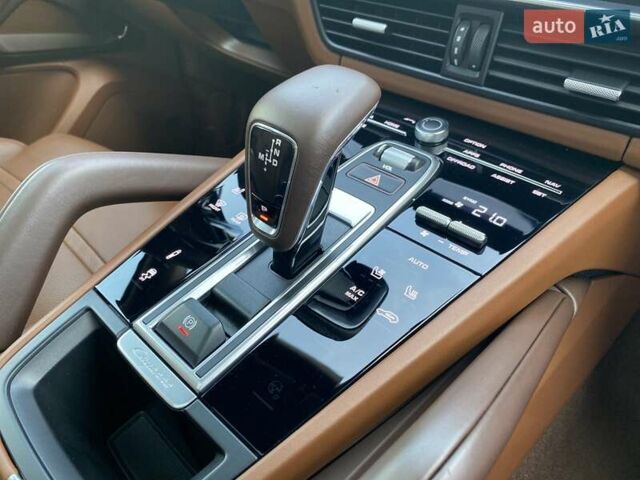 Серый Порше Cayenne Coupe, объемом двигателя 3 л и пробегом 33 тыс. км за 101384 $, фото 38 на Automoto.ua