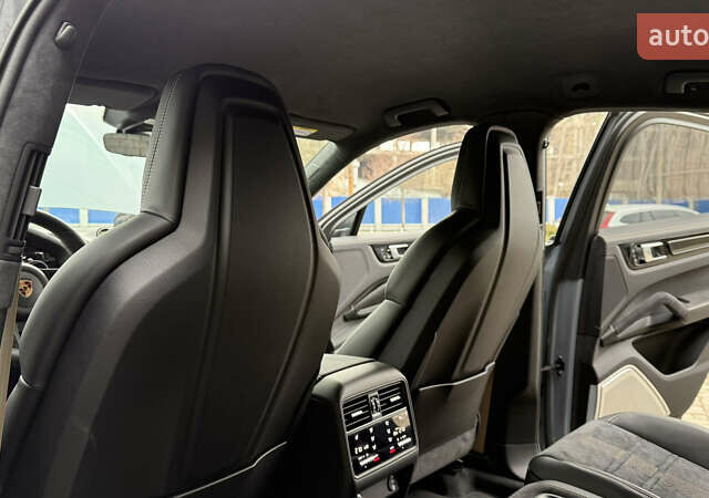 Серый Порше Cayenne Coupe, объемом двигателя 4 л и пробегом 5 тыс. км за 205000 $, фото 44 на Automoto.ua