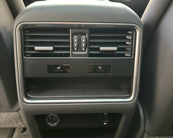 Серый Порше Cayenne Coupe, объемом двигателя 4 л и пробегом 14 тыс. км за 120000 $, фото 21 на Automoto.ua