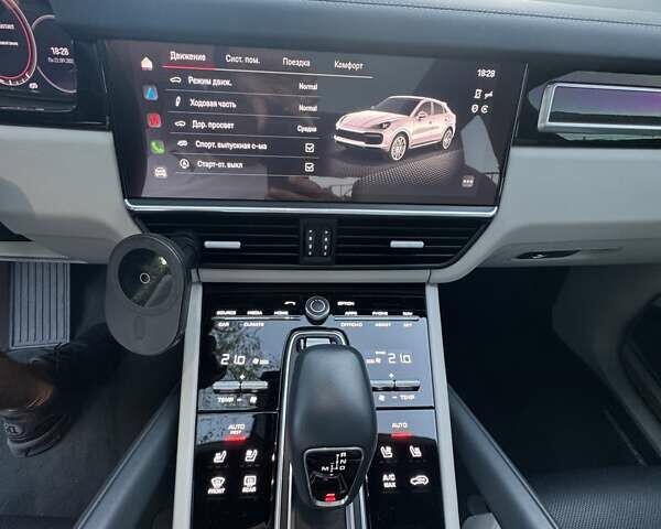 Сірий Порше Cayenne Coupe, об'ємом двигуна 4 л та пробігом 18 тис. км за 137000 $, фото 29 на Automoto.ua