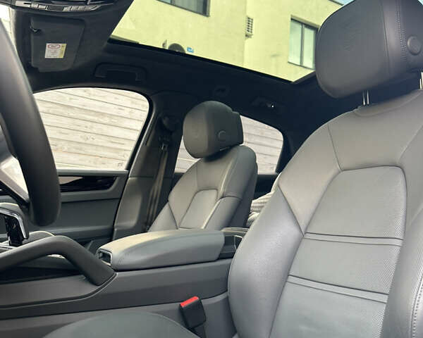 Серый Порше Cayenne Coupe, объемом двигателя 4 л и пробегом 14 тыс. км за 120000 $, фото 11 на Automoto.ua