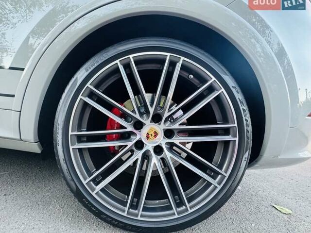Сірий Порше Cayenne Coupe, об'ємом двигуна 4 л та пробігом 18 тис. км за 137000 $, фото 16 на Automoto.ua