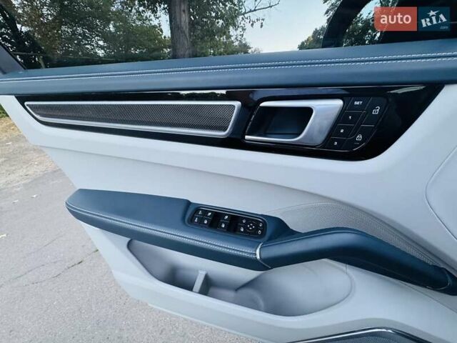 Сірий Порше Cayenne Coupe, об'ємом двигуна 4 л та пробігом 18 тис. км за 137000 $, фото 23 на Automoto.ua