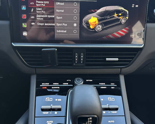 Серый Порше Cayenne Coupe, объемом двигателя 4 л и пробегом 14 тыс. км за 120000 $, фото 32 на Automoto.ua