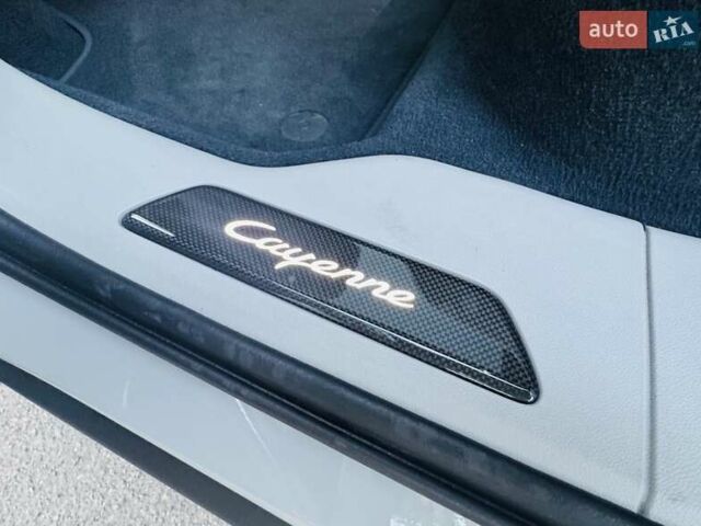 Сірий Порше Cayenne Coupe, об'ємом двигуна 4 л та пробігом 18 тис. км за 137000 $, фото 32 на Automoto.ua