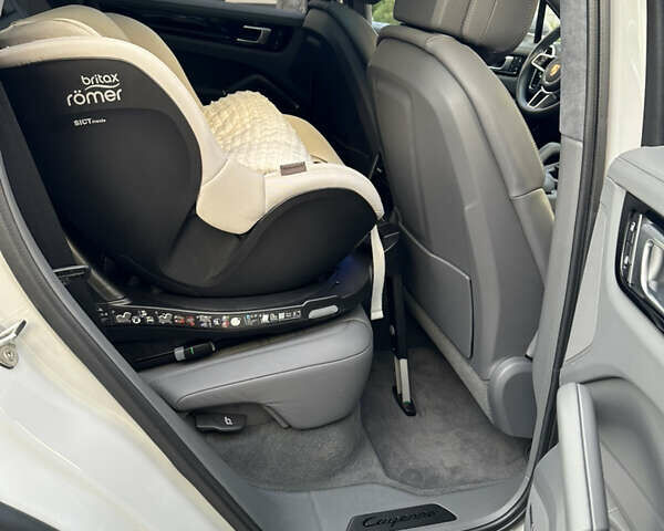 Серый Порше Cayenne Coupe, объемом двигателя 4 л и пробегом 14 тыс. км за 120000 $, фото 23 на Automoto.ua