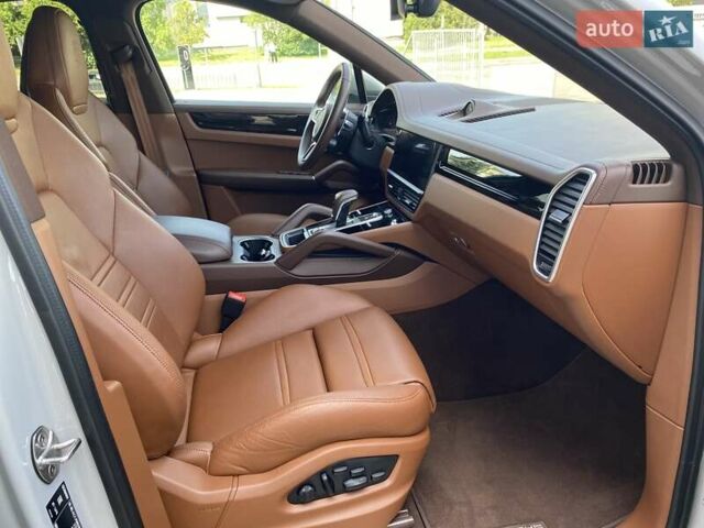 Серый Порше Cayenne Coupe, объемом двигателя 3 л и пробегом 33 тыс. км за 101384 $, фото 18 на Automoto.ua