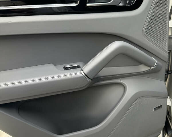 Серый Порше Cayenne Coupe, объемом двигателя 4 л и пробегом 14 тыс. км за 120000 $, фото 18 на Automoto.ua