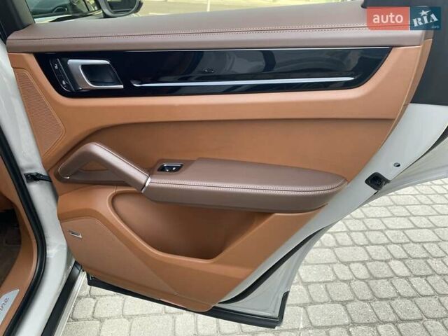 Серый Порше Cayenne Coupe, объемом двигателя 3 л и пробегом 33 тыс. км за 101384 $, фото 28 на Automoto.ua