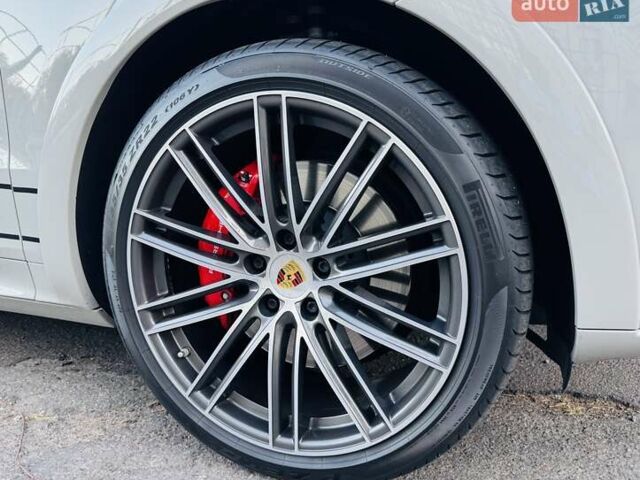 Сірий Порше Cayenne Coupe, об'ємом двигуна 4 л та пробігом 18 тис. км за 137000 $, фото 9 на Automoto.ua