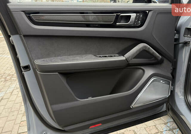 Серый Порше Cayenne Coupe, объемом двигателя 4 л и пробегом 5 тыс. км за 205000 $, фото 45 на Automoto.ua