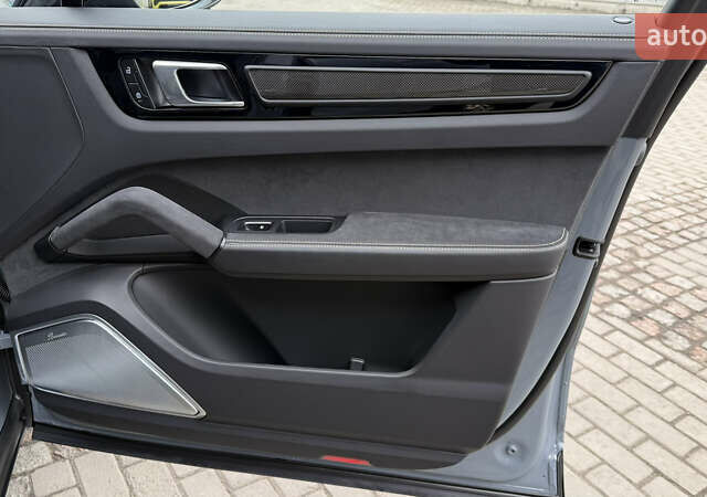 Серый Порше Cayenne Coupe, объемом двигателя 4 л и пробегом 5 тыс. км за 205000 $, фото 32 на Automoto.ua