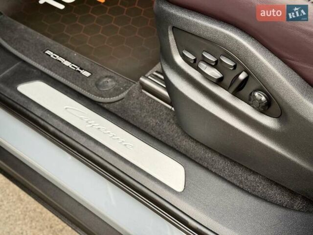 Серый Порше Cayenne Coupe, объемом двигателя 3 л и пробегом 31 тыс. км за 137700 $, фото 68 на Automoto.ua
