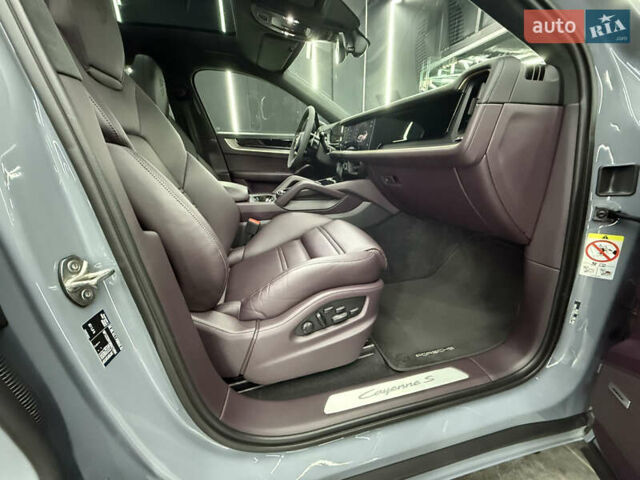 Серый Порше Cayenne Coupe, объемом двигателя 3.98 л и пробегом 43 тыс. км за 145000 $, фото 7 на Automoto.ua