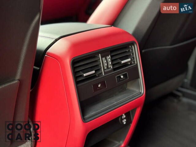 Серый Порше Cayenne Coupe, объемом двигателя 4 л и пробегом 5 тыс. км за 233000 $, фото 40 на Automoto.ua