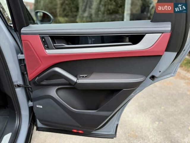 Серый Порше Cayenne Coupe, объемом двигателя 3 л и пробегом 26 тыс. км за 135555 $, фото 68 на Automoto.ua