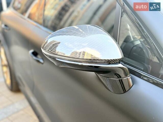 Серый Порше Cayenne Coupe, объемом двигателя 4 л и пробегом 5 тыс. км за 212000 $, фото 33 на Automoto.ua