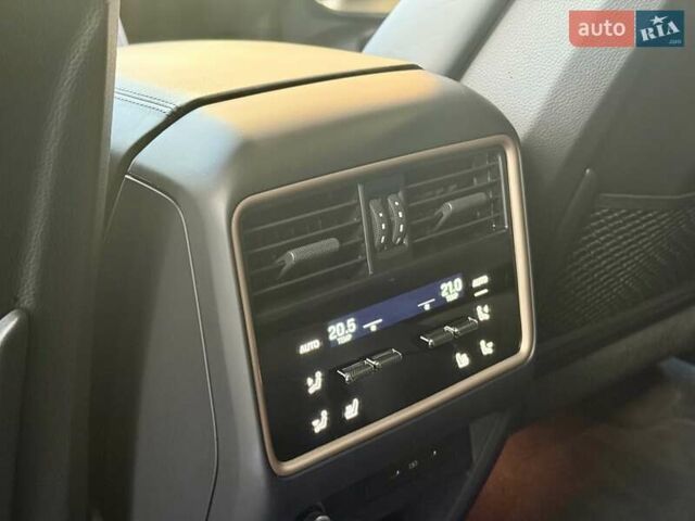 Серый Порше Cayenne Coupe, объемом двигателя 4 л и пробегом 5 тыс. км за 212000 $, фото 42 на Automoto.ua