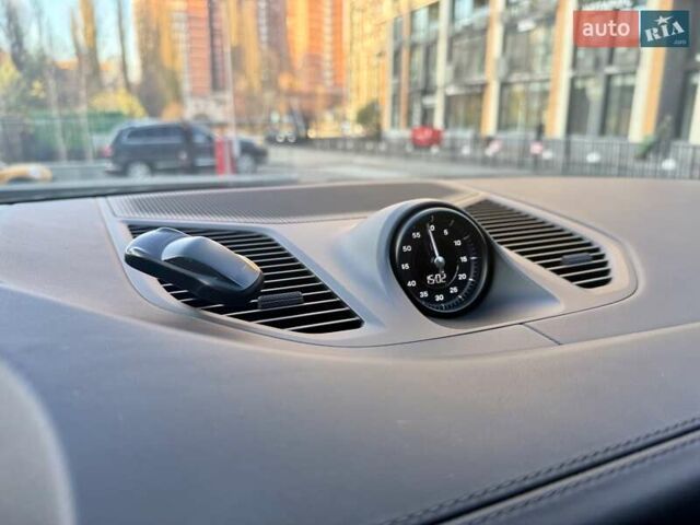 Серый Порше Cayenne Coupe, объемом двигателя 4 л и пробегом 5 тыс. км за 212000 $, фото 39 на Automoto.ua