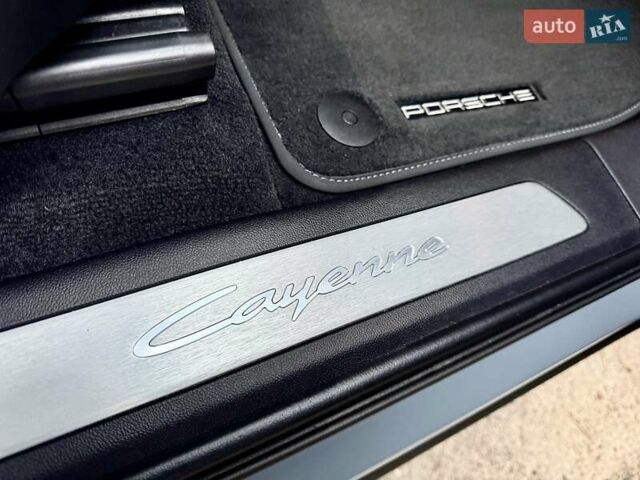 Серый Порше Cayenne Coupe, объемом двигателя 3 л и пробегом 26 тыс. км за 135555 $, фото 74 на Automoto.ua