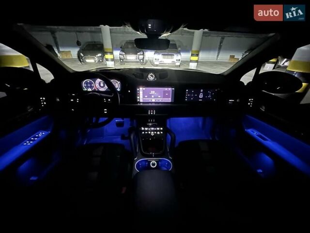 Серый Порше Cayenne Coupe, объемом двигателя 4 л и пробегом 5 тыс. км за 212000 $, фото 45 на Automoto.ua