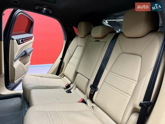 Синий Порше Cayenne Coupe, объемом двигателя 3 л и пробегом 18 тыс. км за 93900 $, фото 51 на Automoto.ua