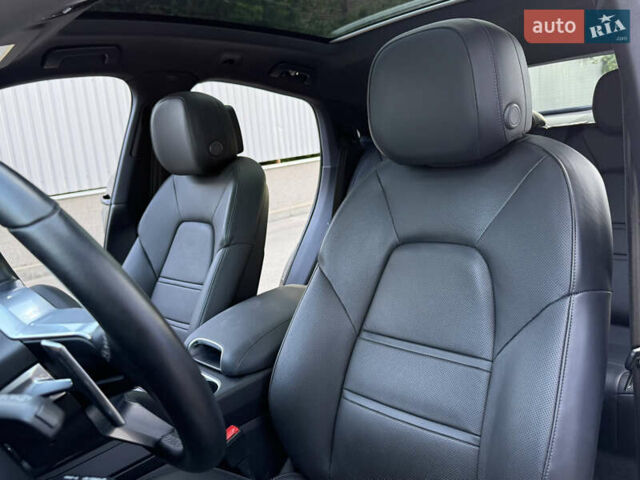 Синий Порше Cayenne Coupe, объемом двигателя 3 л и пробегом 17 тыс. км за 79000 $, фото 43 на Automoto.ua