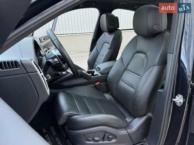 Синий Порше Cayenne Coupe, объемом двигателя 3 л и пробегом 17 тыс. км за 81000 $, фото 42 на Automoto.ua