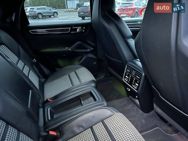 Оранжевый Порше Cayenne Coupe, объемом двигателя 2.89 л и пробегом 137 тыс. км за 69000 $, фото 30 на Automoto.ua
